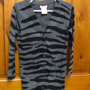 5/$25 Joe v-neck button down shirt